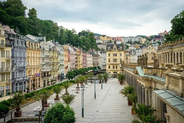 Karlovy Vary Kolonáda parkování: Parkujte poblíž kolonády v Karlových Varech