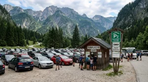 Hallstatt Parkplatz (P1–P4): Kompletní průvodce parkováním, ceník a mapy 7 Parkovací plocha Parkplatz v Hallstattu s výhledem na hory